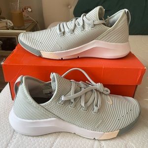 Nike Zoom Tennis Shoes